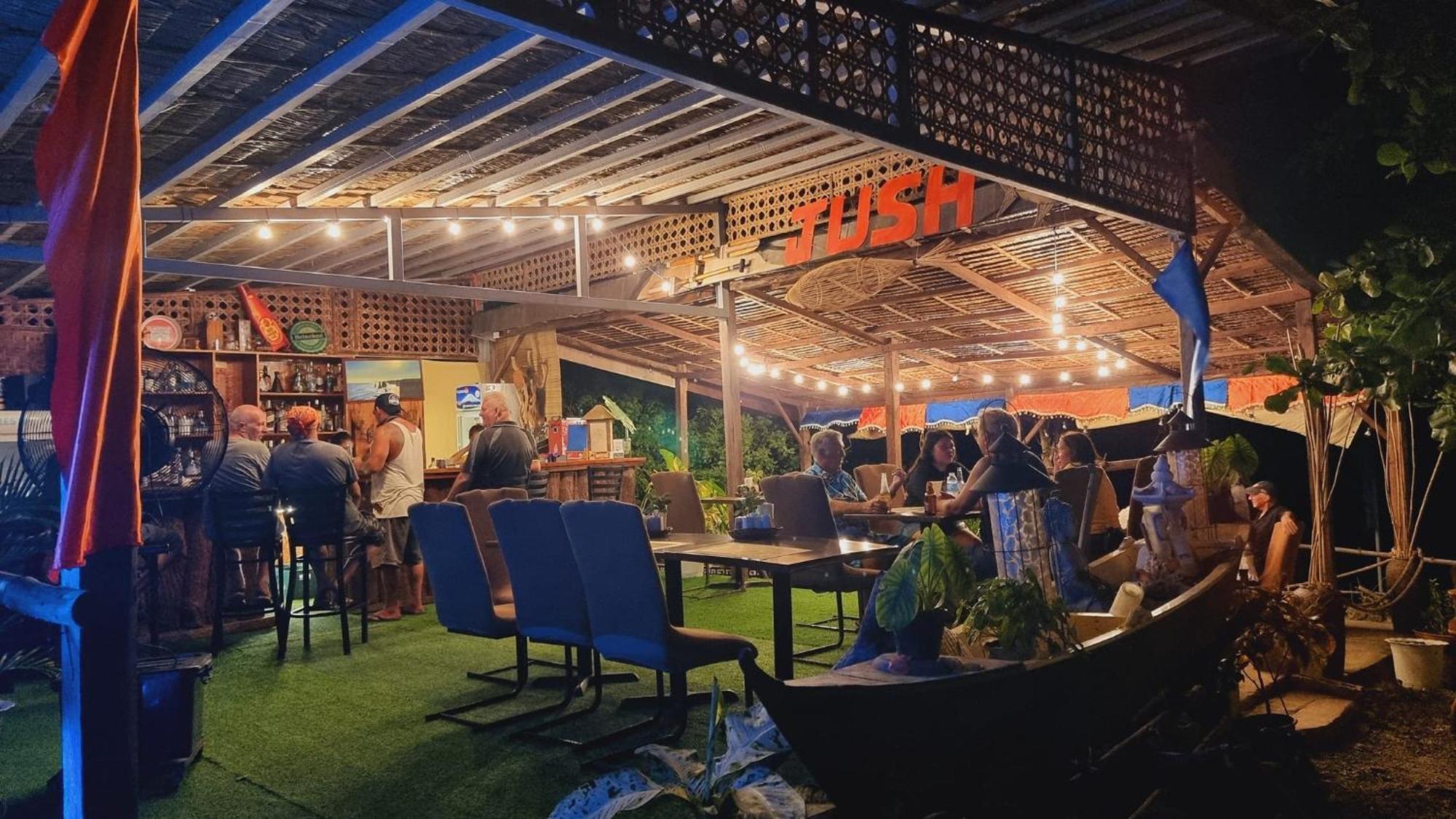 Jush Native And Glamping Hotel Dauis ภายนอก รูปภาพ
